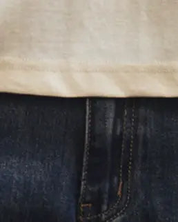 Feather Motif Back Print T-Shirt P1340