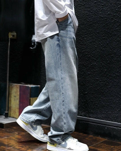 Light-colored Simple Straight Jeans P0063.